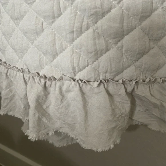 Diamond Ruffle Embroidered Shabby Chic 3 pc Queen Quilt Set - Picture 8 of 11